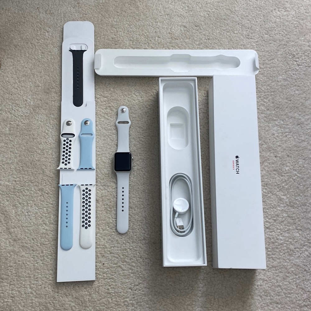 apple watch series 3 38mm silver aluminum white sport band (GPS + CEL)